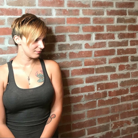 Meet your Posher, Jacki - Picture 1 of 4